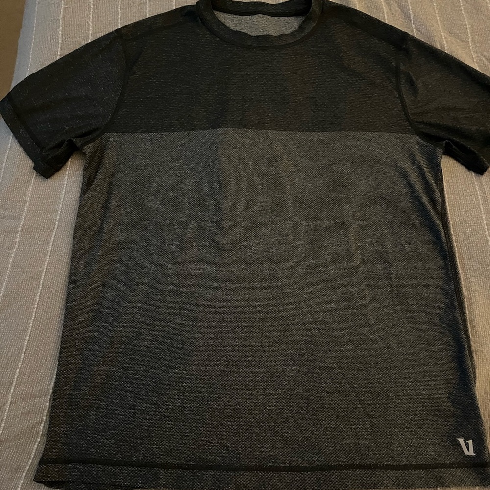 Vuori Grand View Tech tee